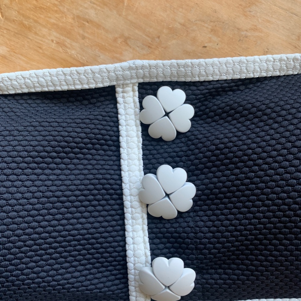 Brand new Kate Spade bikini top sports bra style flower buttons xs NWT black wht - Picture 3 of 8